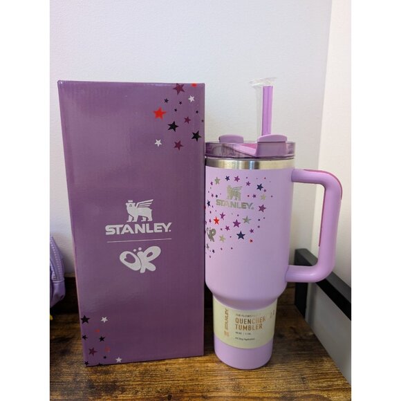 Olivia Rodrigo Stanley Cup - Picture 1 of 7